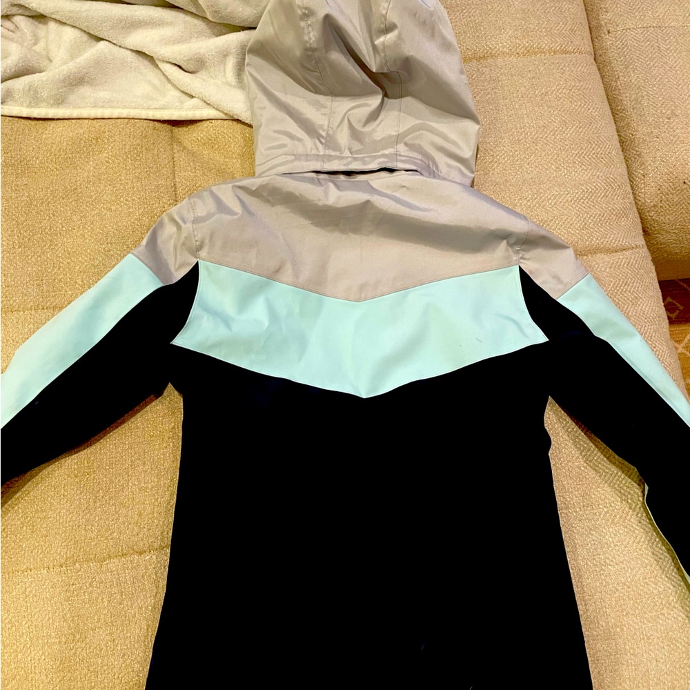 Amazing, hardly worn, Girls Ski Jacket from DESCENTE